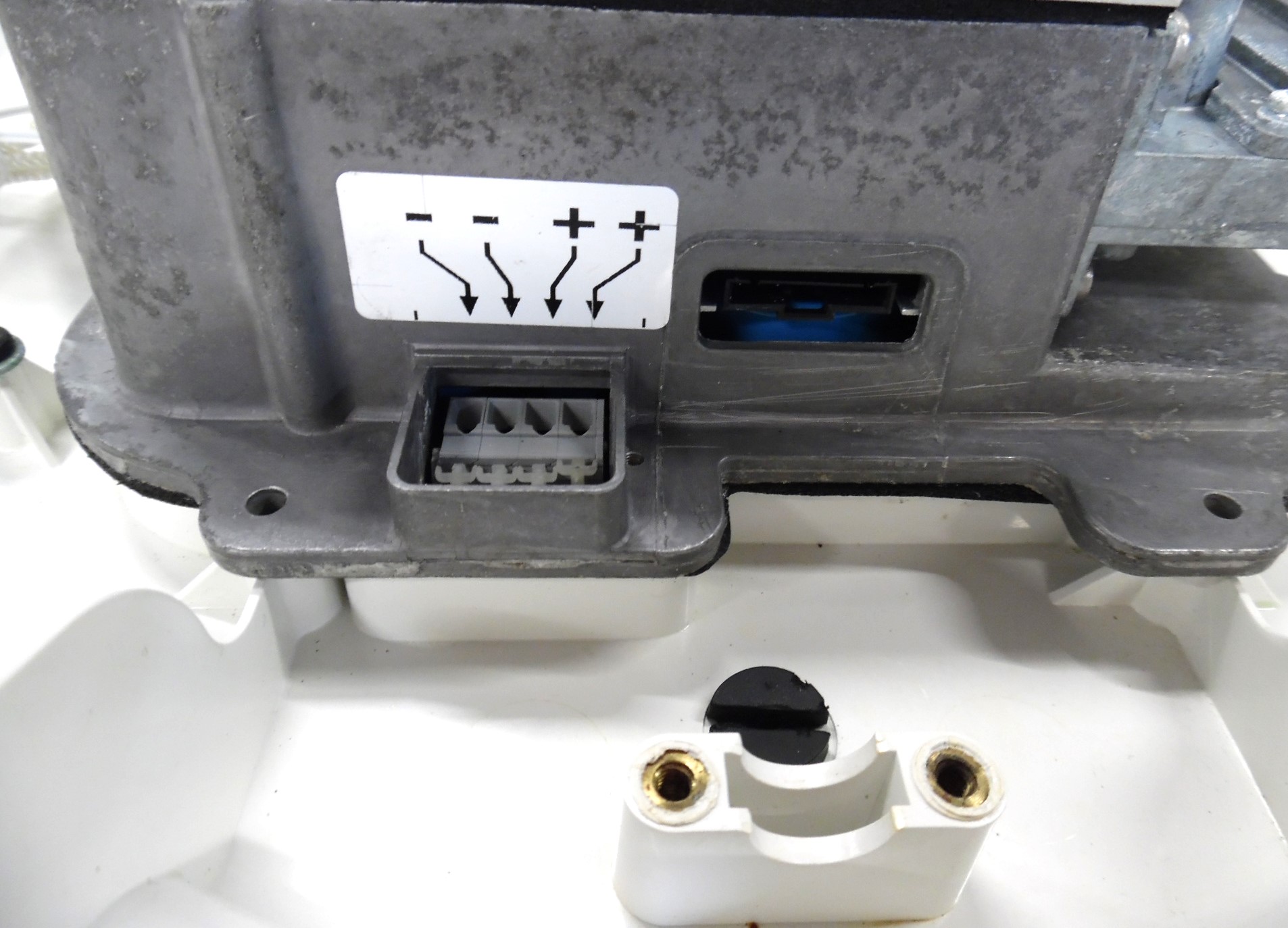 Raymarine M92652S 4kW 24" Analog Radar Scanner Radome DOME ONLY *LOW HOURS* Tested