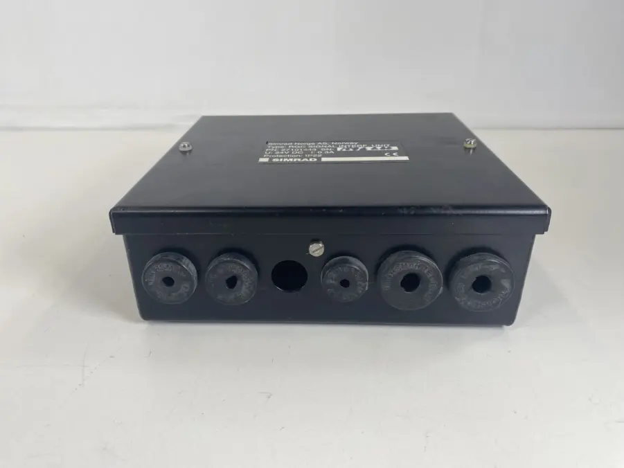 Simrad/Robertson RGC Signal Interf. Unit - Image 3
