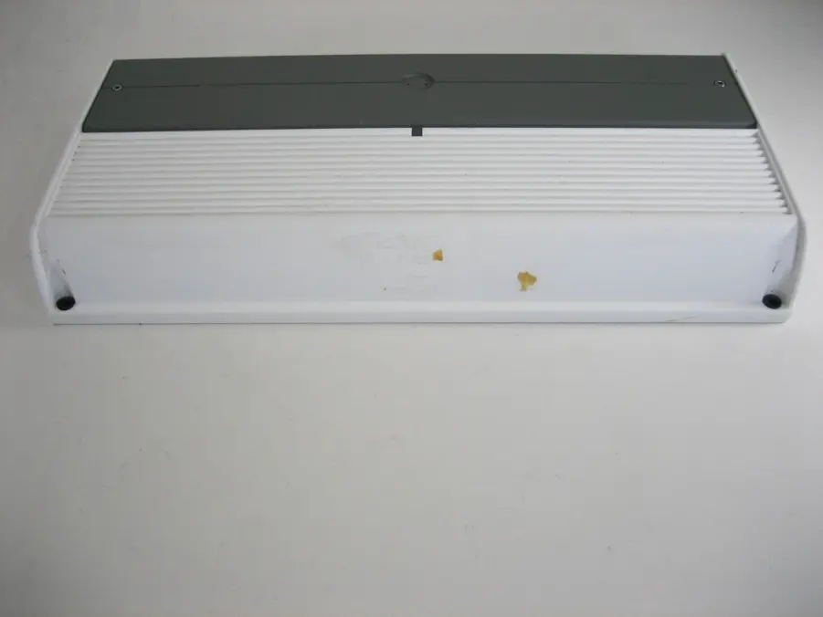 JL Audio M800/8v2-24V Marine Amplifier For 24V Systems For Parts or Repair