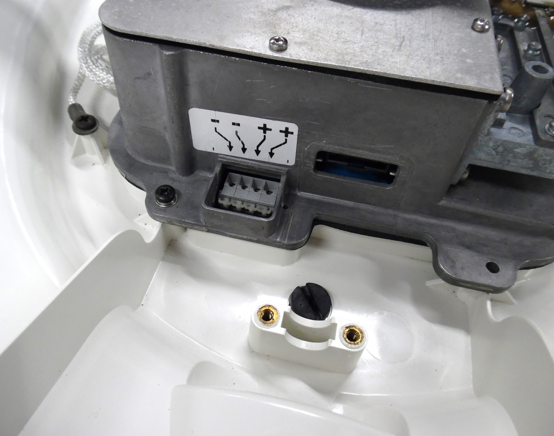 Raymarine M92652S 4kW 24" Analog Radar Scanner Radome *DOME ONLY* LOW HOURS Tested