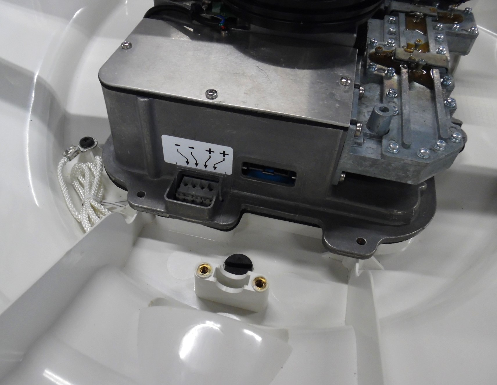 Raymarine M92652S 4kW 24" Analog Radar Scanner *Radome ONLY* LOW HOURS! Tested / Working