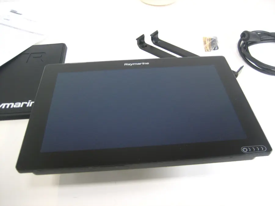 Raymarine Axiom 12 Multifunction Display in Excellent Working Order - E70368 - Image 11