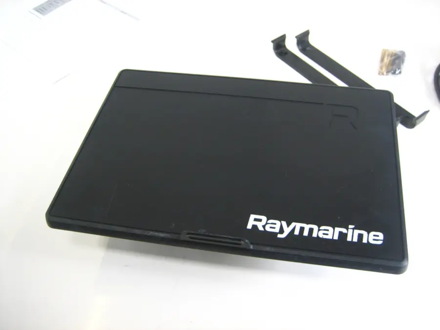 Raymarine Axiom 12 Multifunction Display in Excellent Working Order - E70368 - Image 12
