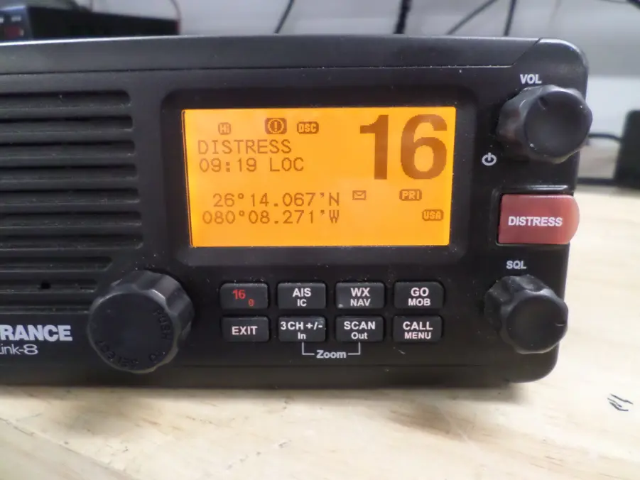 Lowrence Link-8 Marine DSC VHF Radio with Integrated AIS Receiver - Image 6