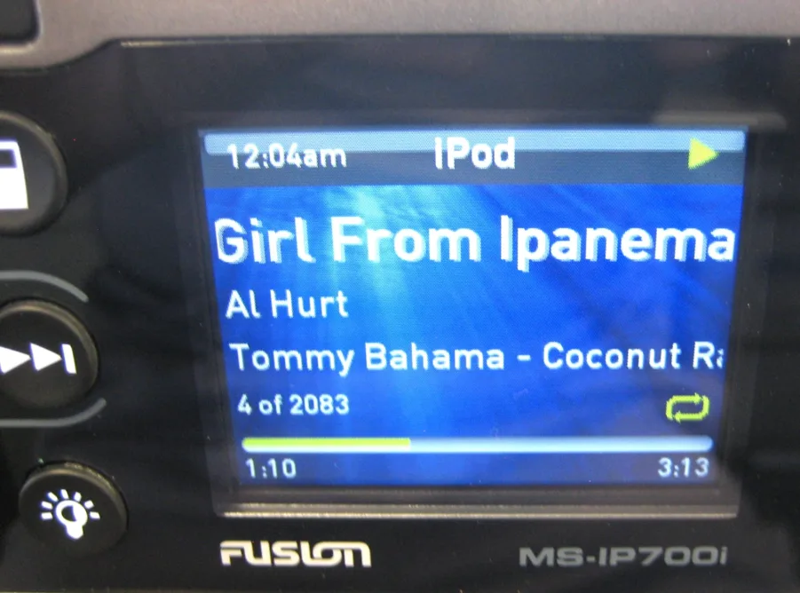 Fusion MS-IP700i Marine Receiver AM FM ipod Dock - Image 2