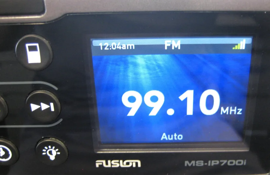 Fusion MS-IP700i Marine Receiver AM FM ipod Dock - Image 3
