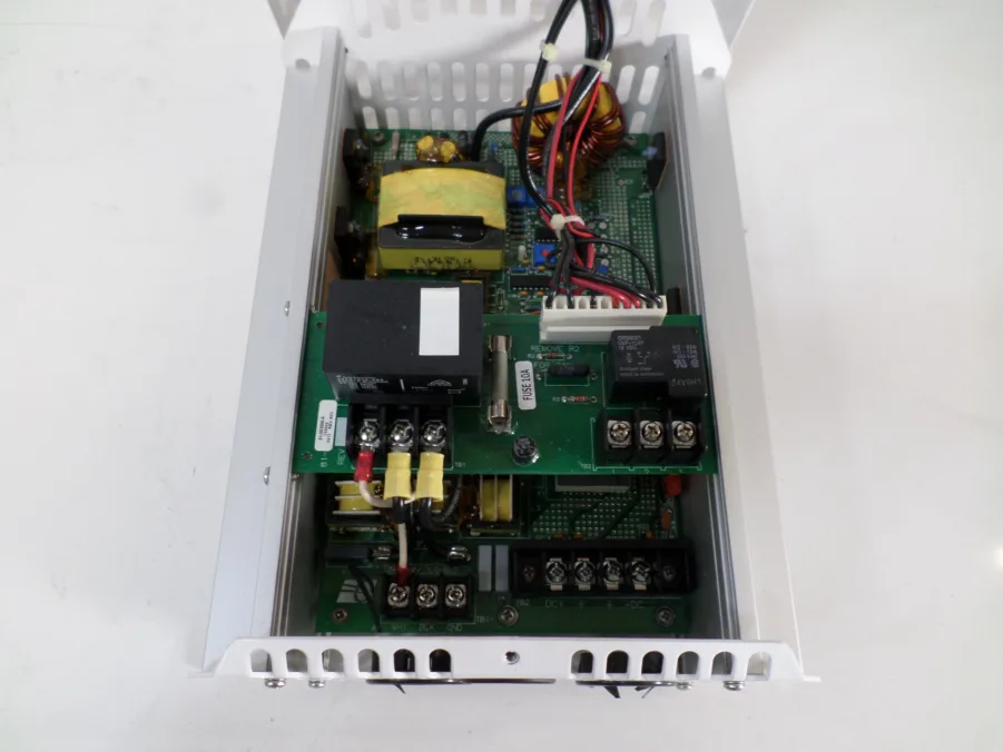 Charles Marine 12V/35A HQ Series Battery Charger 220V Model No. 9Q-12355HQI-A - Image 2