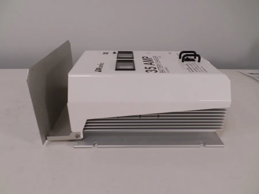 Charles Marine 12V/35A HQ Series Battery Charger 220V Model No. 9Q-12355HQI-A - Image 4