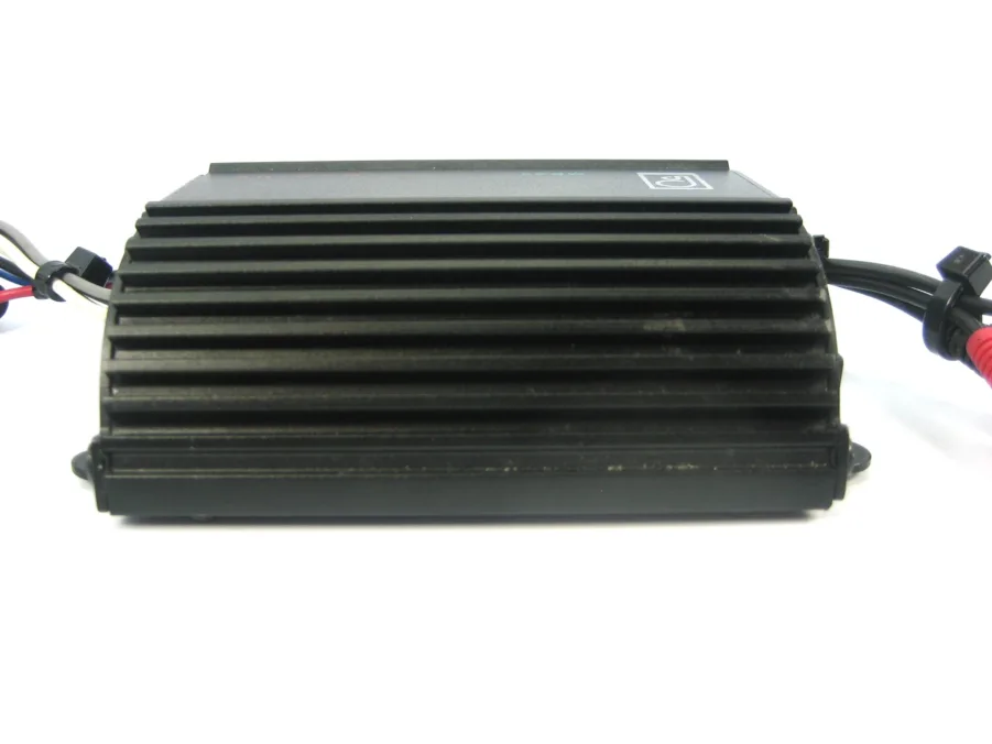Poly-Planar ME52 2-Channel 50-Watt Marine Amplifier - Image 4