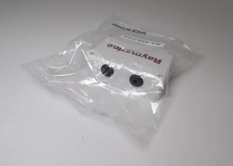 Raymarine - R55006 / D108 - SeaTalk Connection Auxiliary Junction Box with Hardware *NEW-IN-BAG!* - Image 3