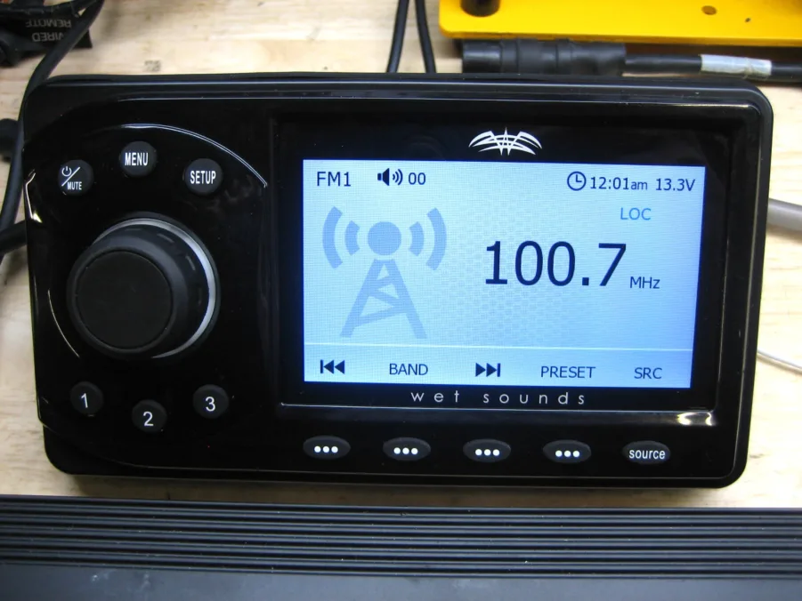 Wet Sound MC1 Marine Media System w/ Full-Color LCD Display, Bluetooth Fully Tested 90 Day Warranty - Image 2