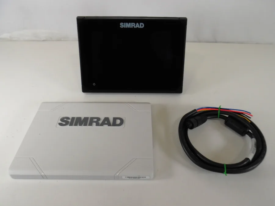 Simrad GO7 XSE 7″ Touch Screen Display W/ Suncover (Tested Good)