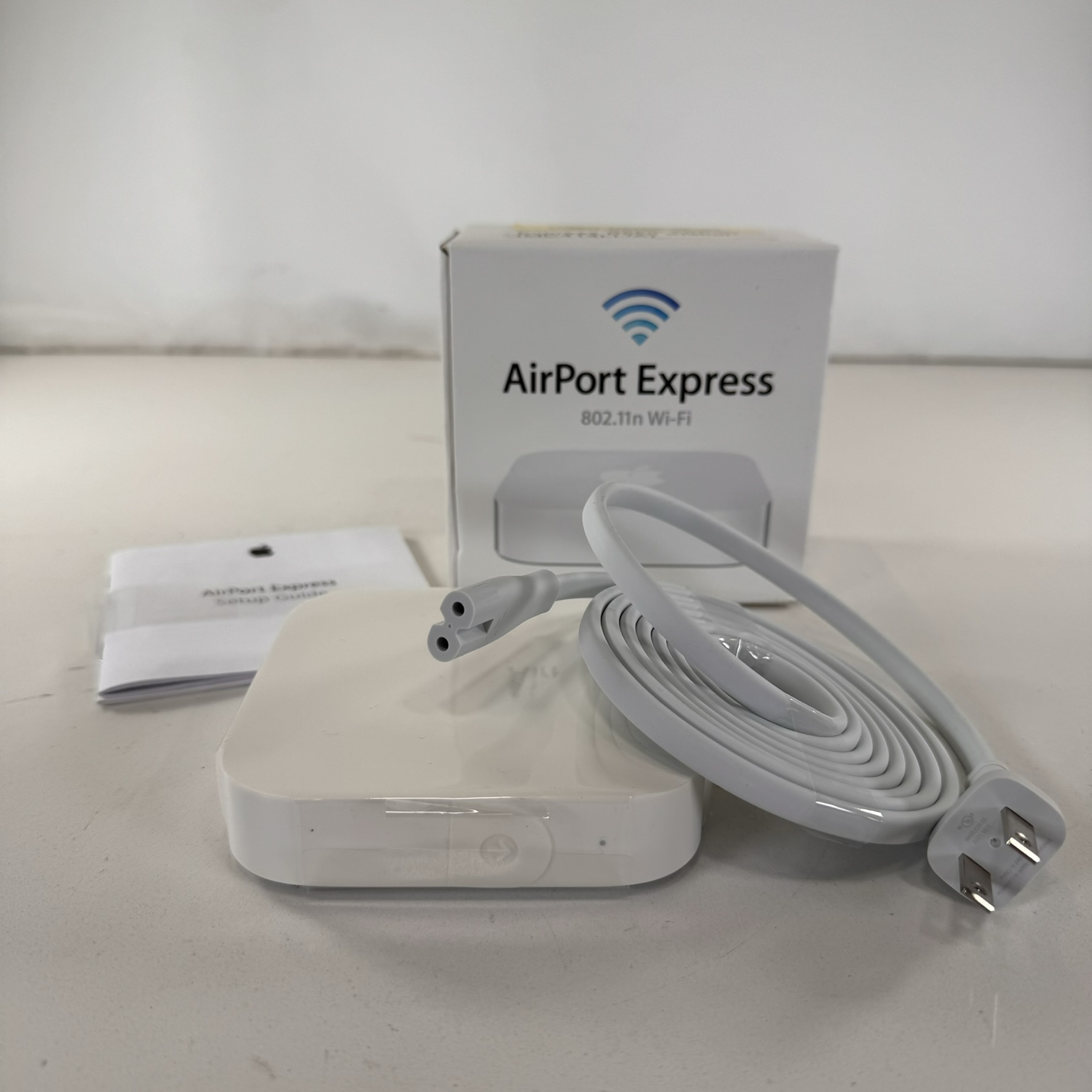 Apple AirPort Express Base Station 2nd Generation MC414LL/A A1392 NEW