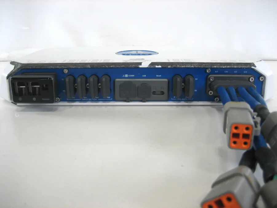JL Audio MV800/8i 98649 Marine Amplifier For Parts Or Repair No Returns No Warranty - Image 4