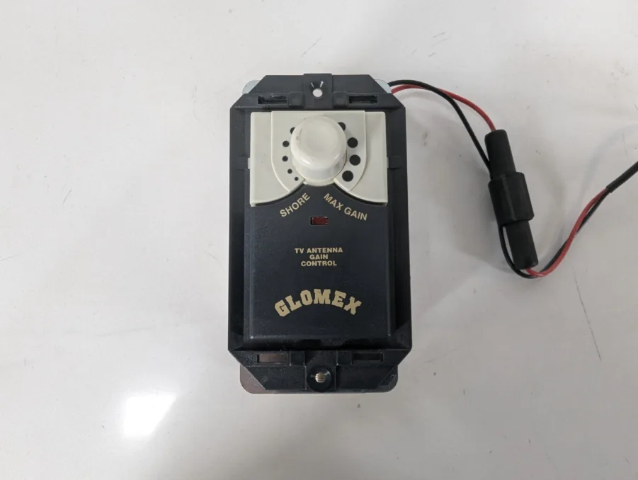 Glomex V9112 Terrestrial TV Antenna With Amplifier For Marine/ RV Installations - Image 4