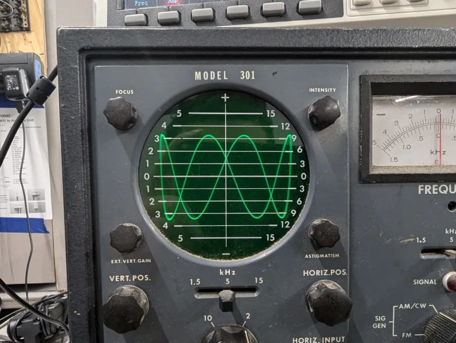 Cushman Electronics CE-5 Communications Monitor - Powers On - For Parts - Image 2
