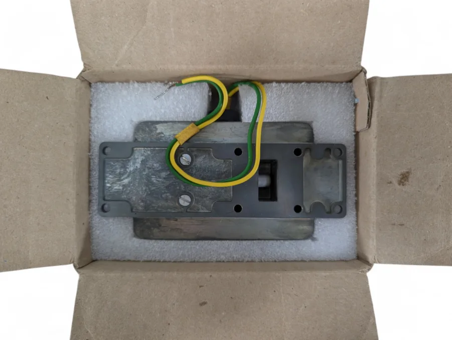E2V English Electric Valve MG5238A Radar Magnetron 6kW 9380-9440Mhz NEW OPEN BOX - Image 2
