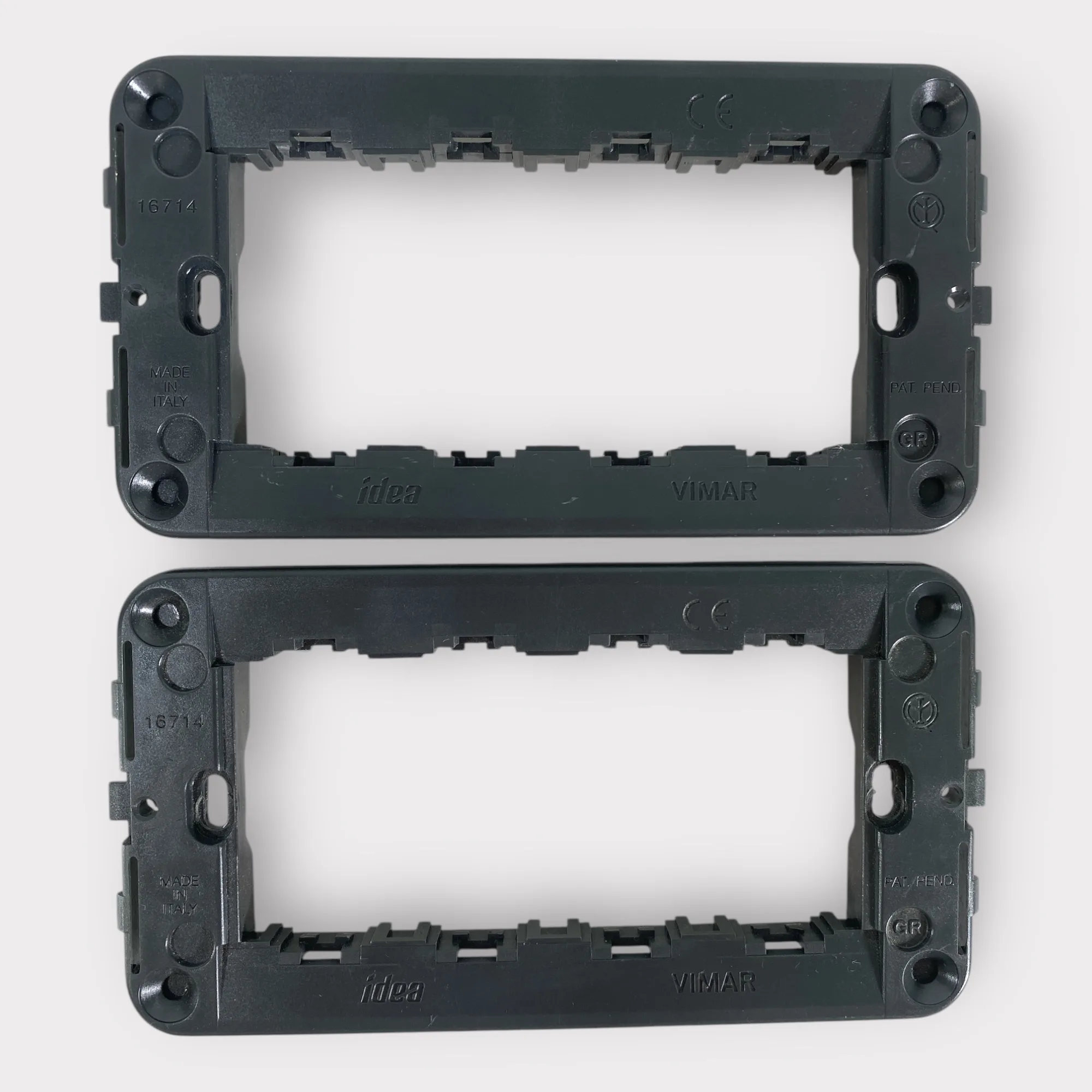 Vimar Idea 16714 4-Module Mounting Frame - Grey **Lot of 2** - Max ...
