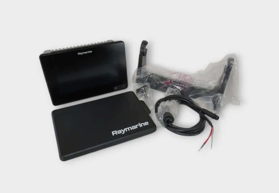 Raymarine Axiom 7 - E70363 - 7" Touchscreen MFD Chartplotter with Accessories *UPDATED / TESTED!*