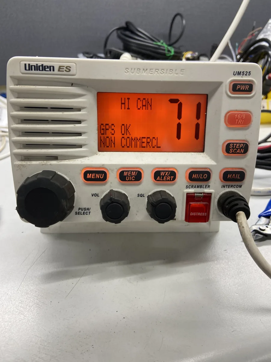 Uniden ES UM525 White VHF RADIO - Submersible Marine TESTED - Image 12
