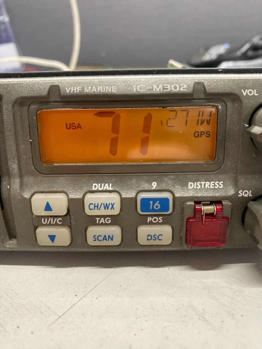 Icom IC-M302 DSC VHF Marine Radio Transceiver W/ HM-141G Hand Mic - Tested - Image 3