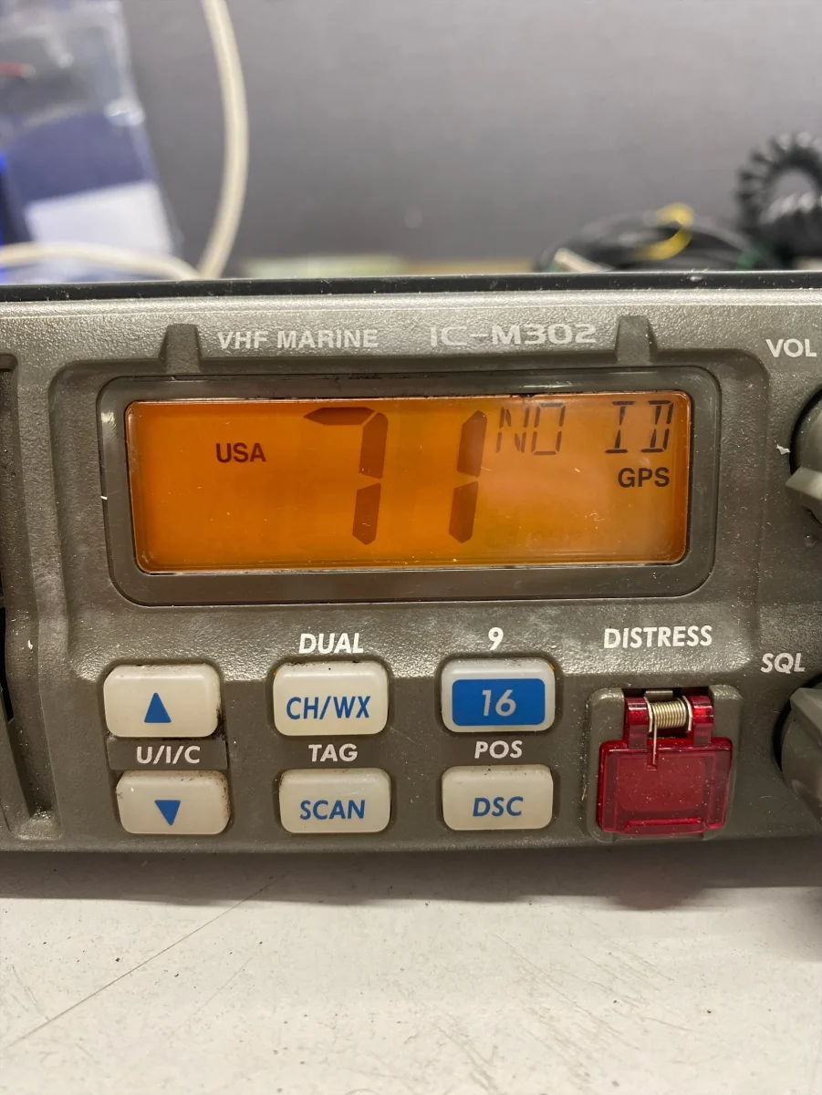 Icom IC-M302 DSC VHF Marine Radio Transceiver W/ HM-141G Hand Mic - Tested - Image 4
